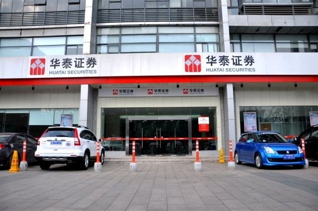 工廠、商務(wù)大樓、工業(yè)園區(qū)、私人企業(yè)、電影院、銀行、政府機(jī)關(guān)、學(xué)校、酒店娛樂場(chǎng)所等清潔外包服務(wù)