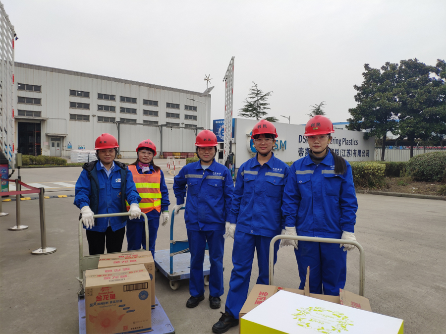 工廠、商務大樓、工業(yè)園區(qū)、私人企業(yè)、電影院、銀行、政府機關、學校、酒店娛樂場所等清潔外包服務