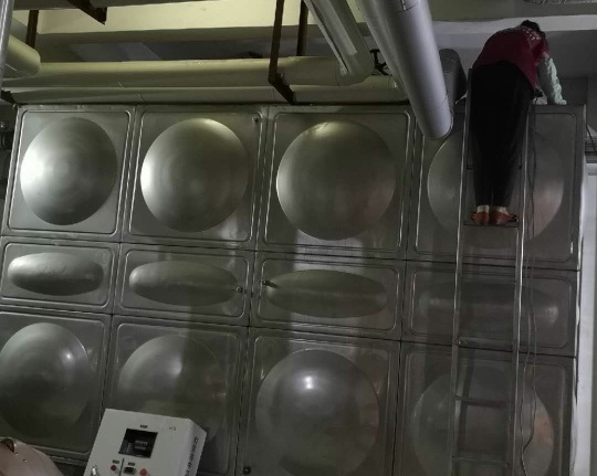 工廠、商務(wù)大樓、工業(yè)園區(qū)、私人企業(yè)、電影院、銀行、政府機關(guān)、學(xué)校、酒店娛樂場所等二次供水水箱清洗